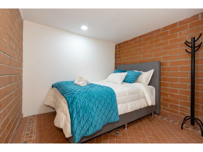 Casa de 5 alcobas en arriendo en Los Balsos, Medellín, 425 m² · foto 12 de 24