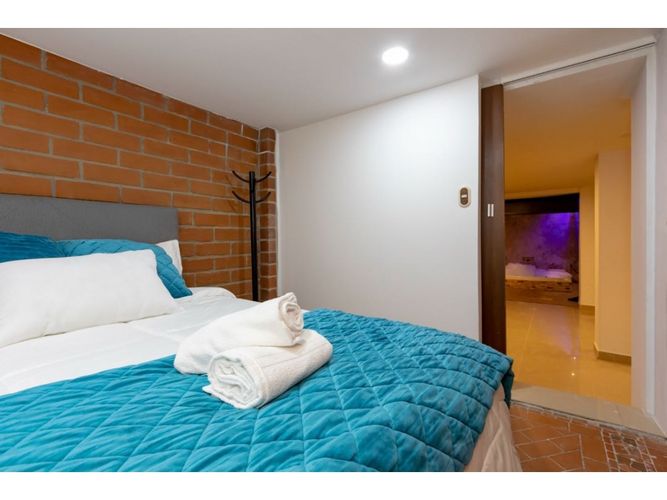 Casa de 5 alcobas en arriendo en Los Balsos, Medellín, 425 m² · foto 13 de 24