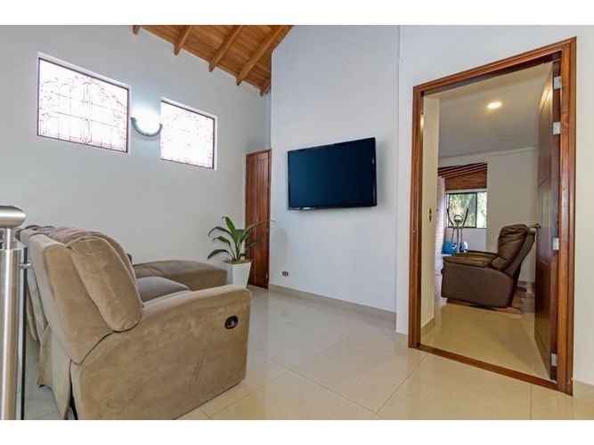 Casa de 5 alcobas en arriendo en Los Balsos, Medellín, 425 m² · foto 17 de 24