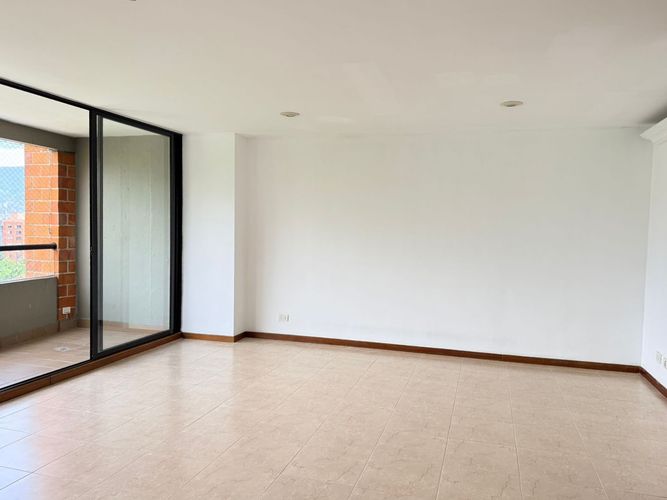 Apartamento de 3 alcobas en arriendo en El Poblado, Medellín, 135 m² · foto 3 de 16