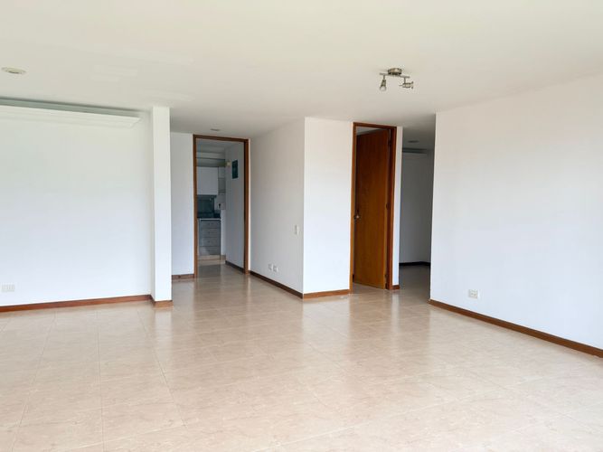Apartamento de 3 alcobas en arriendo en El Poblado, Medellín, 135 m² · foto 7 de 16