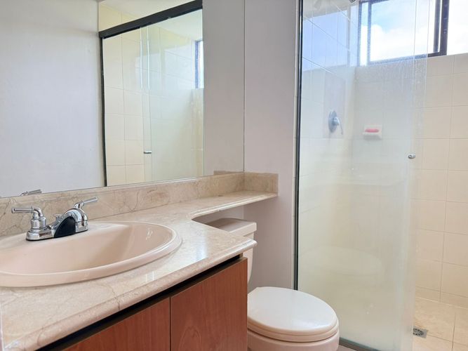 Apartamento de 3 alcobas en arriendo en El Poblado, Medellín, 135 m² · foto 15 de 16