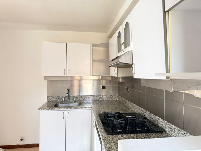 Apartamento de 3 alcobas en arriendo en El Poblado, Medellín, 135 m² · foto 5 de 16