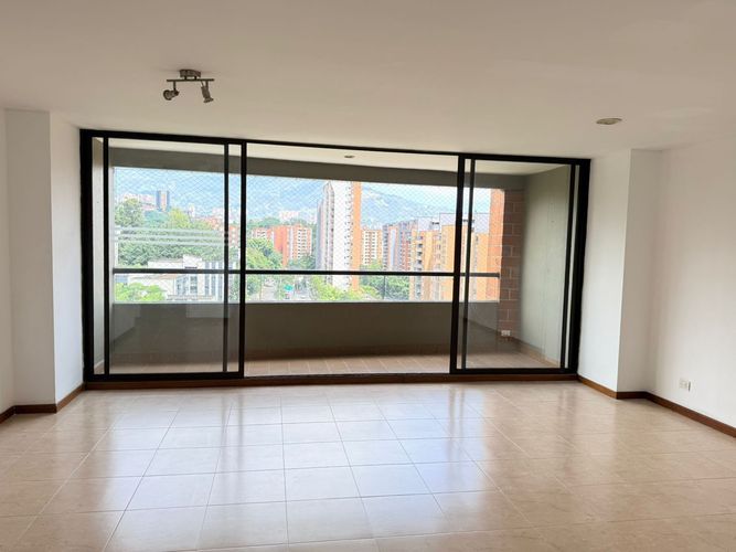 Apartamento de 3 alcobas en arriendo en El Poblado, Medellín, 135 m² · foto 2 de 16
