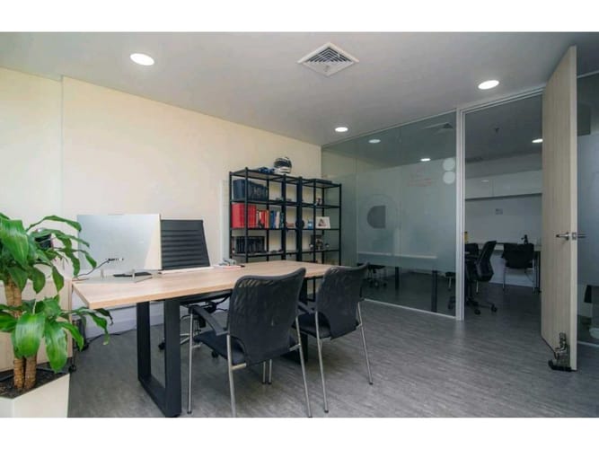 Oficina en arriendo en Restrepo Naranjo, Sabaneta, 40 m² · foto 3 de 6