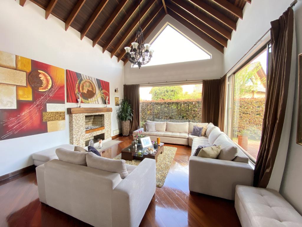 Casa en venta en Centro, Cajicá · foto 2 de 24