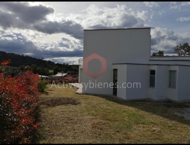 Casa de 2 alcobas en venta en Colasania, Medellín, 532 m² · foto 2 de 17