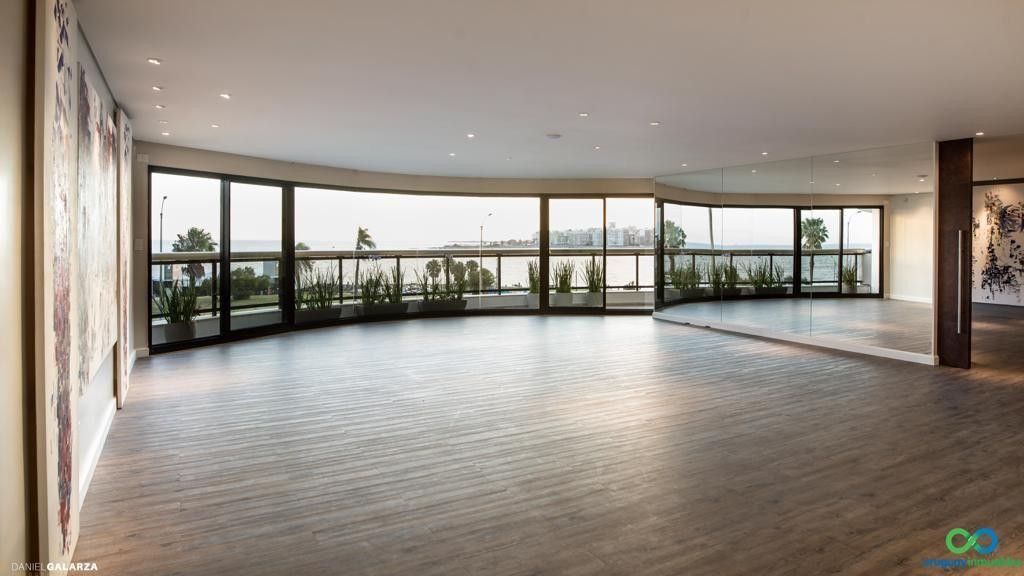 Exclusivo Apartamento de Lujo de 380 m² Frente al Mar - 4 Suites y Servicio. Pocitos · Foto 1