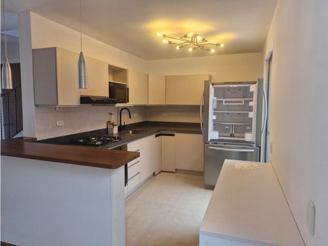 Casa de 3 alcobas en venta en Gualanday, Rionegro, 140 m² · foto 2 de 12