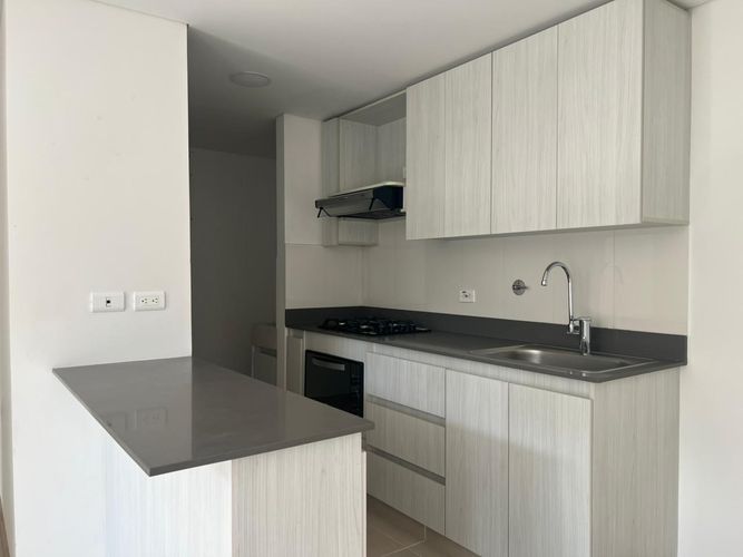 Apartamento de 2 alcobas en arriendo en Camino Verde, Envigado, 68 m² · foto 4 de 14