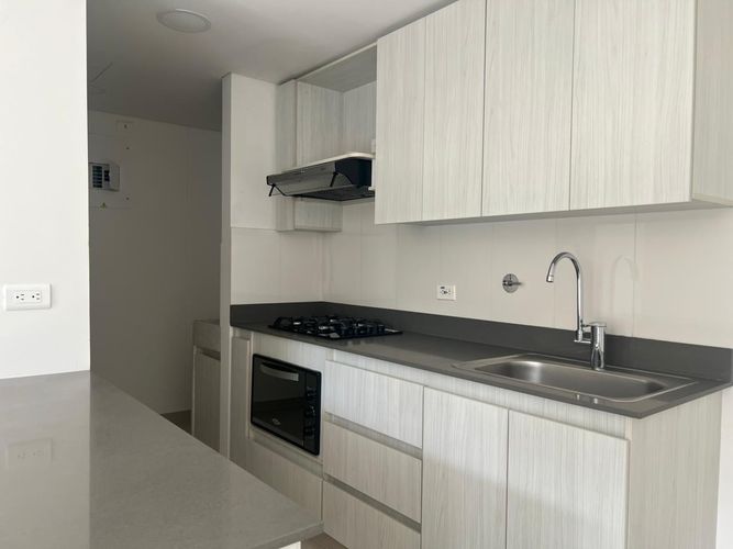 Apartamento de 2 alcobas en arriendo en Camino Verde, Envigado, 68 m² · foto 3 de 14
