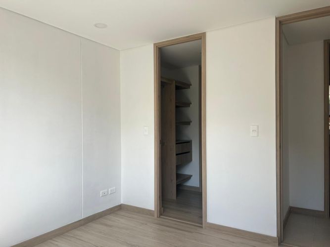 Apartamento de 2 alcobas en arriendo en Camino Verde, Envigado, 68 m² · foto 10 de 14