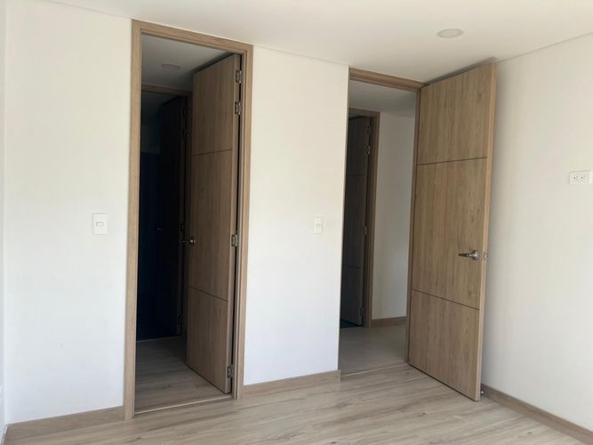 Apartamento de 2 alcobas en arriendo en Camino Verde, Envigado, 68 m² · foto 9 de 14