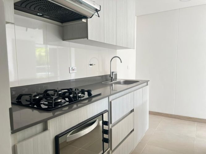 Apartamento de 2 alcobas en arriendo en Camino Verde, Envigado, 68 m² · foto 5 de 14