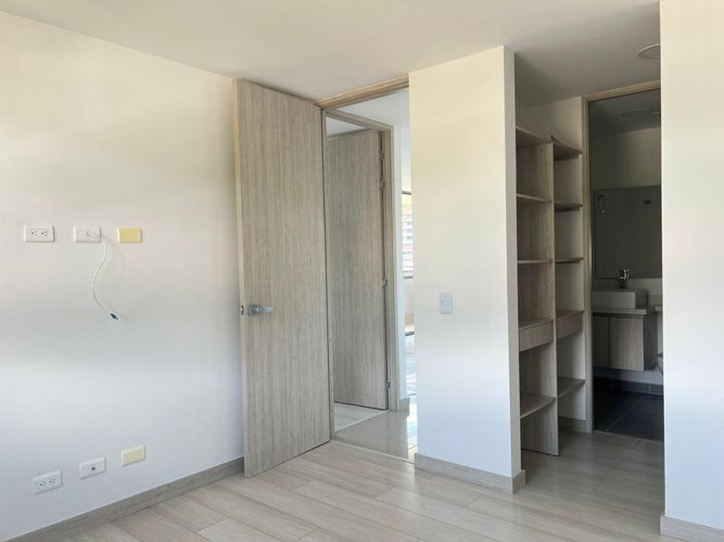 Apartamento de 2 alcobas en arriendo en Camino Verde, Envigado, 72 m² · foto 10 de 13