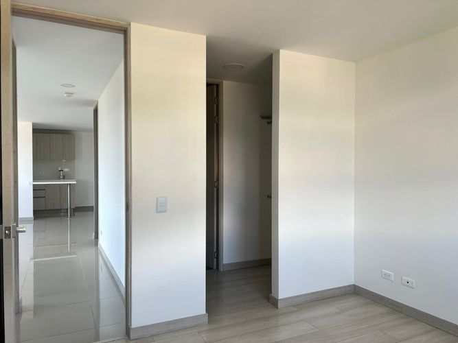 Apartamento de 2 alcobas en arriendo en Camino Verde, Envigado, 72 m² · foto 8 de 13