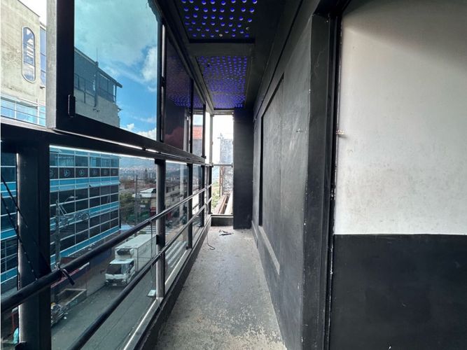 Local en arriendo en Manrique Central, Medellín, 97 m² · foto 7 de 10