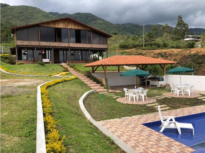 Finca en venta en Calima - El Darién, Cali, 384 m² · foto 2 de 19