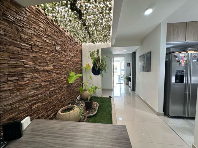 Casa de 3 alcobas en venta en Panamericano, Jamundí, 240 m² · foto 2 de 18