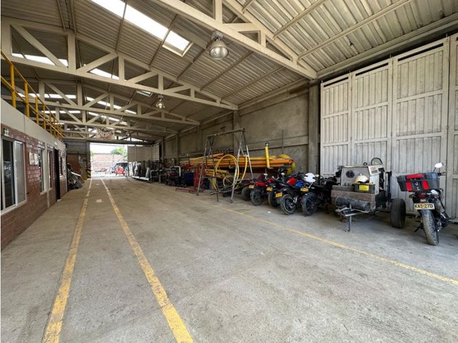 Bodega en venta en Juanchito, Candelaria, 349 m² · foto 2 de 12