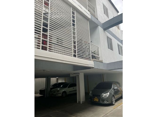 Edificio en venta en La Flora, Cali, 692 m² · foto 2 de 22