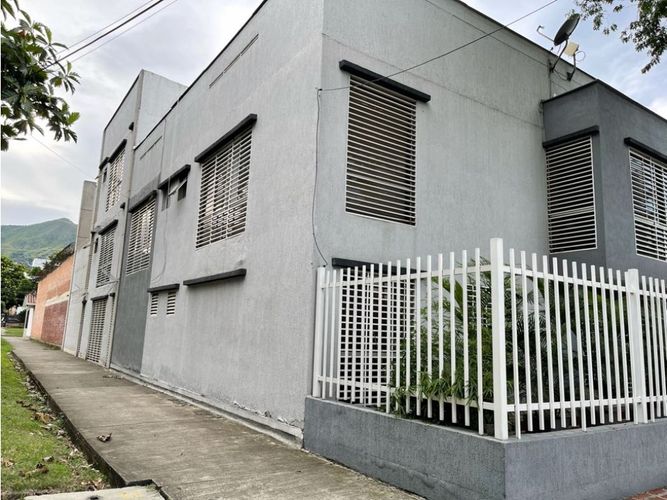 Edificio en venta en La Flora, Cali, 692 m² · foto 3 de 22