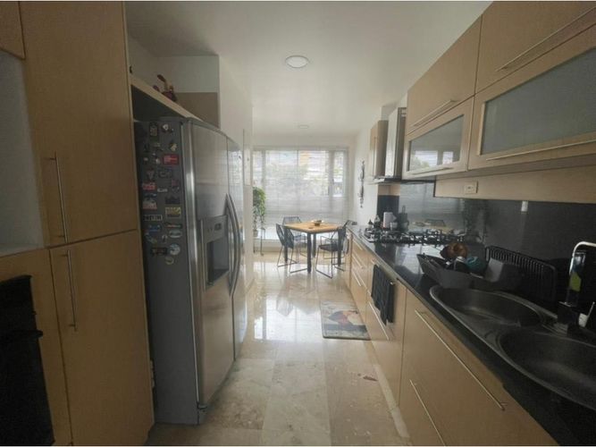 Apartamento de 3 alcobas en venta en Cristales, Cali, 191 m² · foto 5 de 15