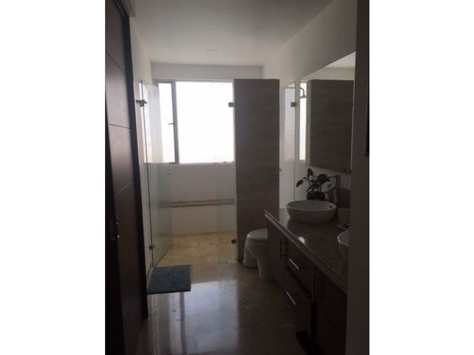 Apartamento de 3 alcobas en venta en Cristales, Cali, 191 m² · foto 9 de 15