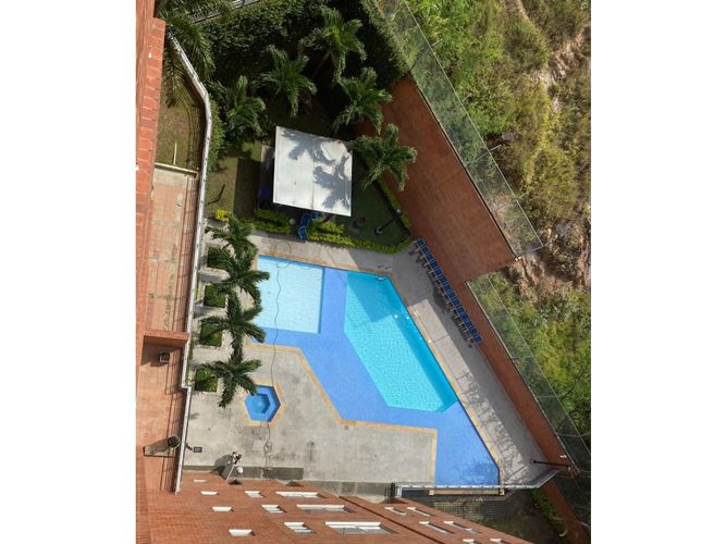 Apartamento de 3 alcobas en venta en Cristales, Cali, 191 m² · foto 10 de 15