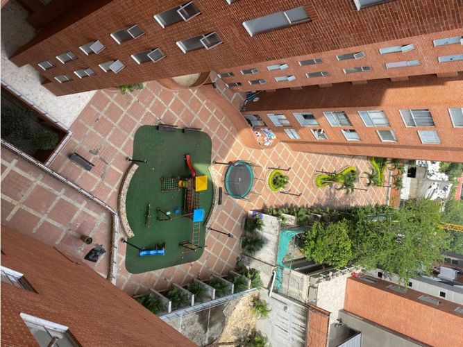 Apartamento de 3 alcobas en venta en Cristales, Cali, 191 m² · foto 12 de 15