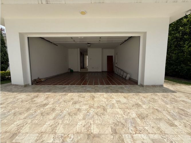 Casa de 4 alcobas en venta en Ciudad Jardin, Cali, 600 m² · foto 2 de 24