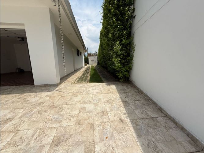 Casa de 4 alcobas en venta en Ciudad Jardin, Cali, 600 m² · foto 3 de 24