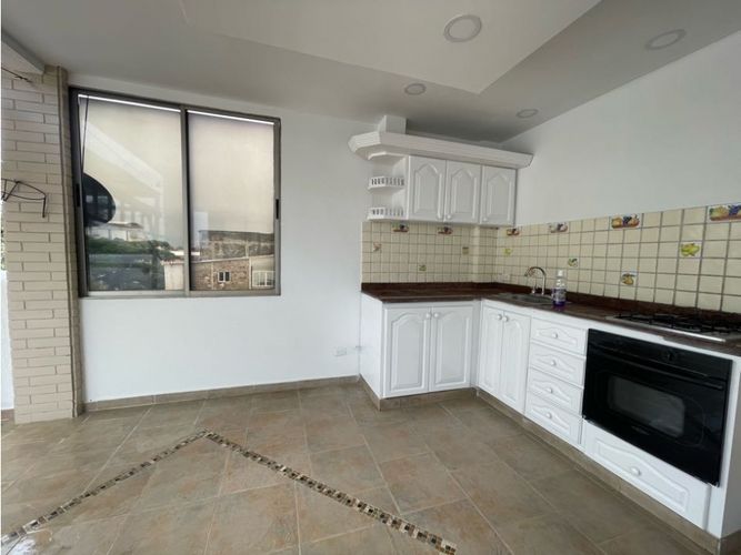 Edificio en venta en Prados Del Limonar, Cali, 550 m² · foto 2 de 15