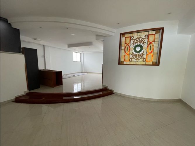 Edificio en venta en Prados Del Limonar, Cali, 550 m² · foto 3 de 15