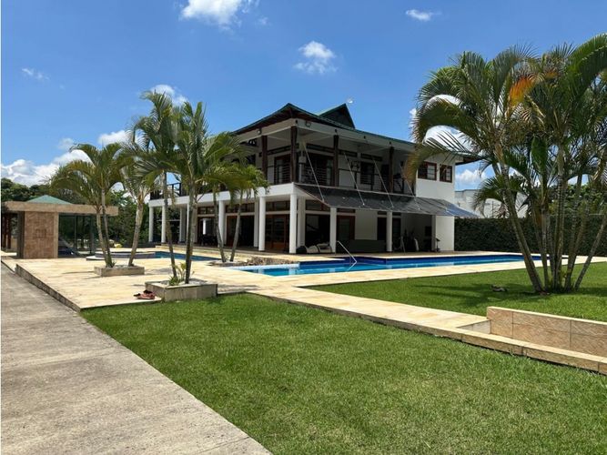 Casa de 5 alcobas en venta en San Pedro, Cali, 1300 m² · foto 2 de 24