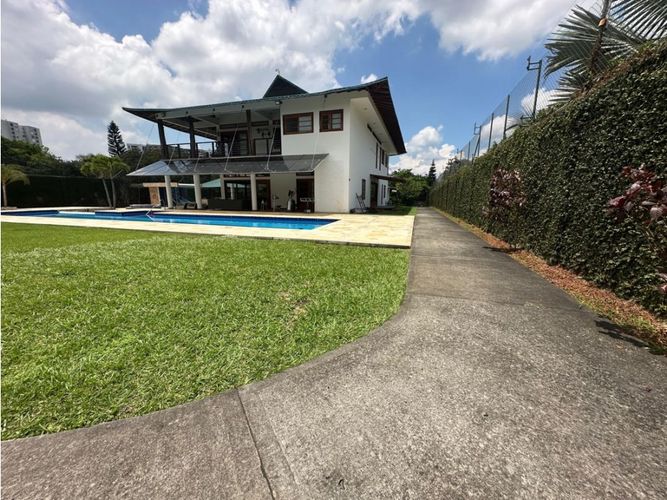 Casa de 5 alcobas en venta en San Pedro, Cali, 1300 m² · foto 3 de 24