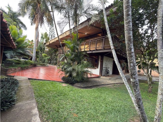 Casa de 9 alcobas en venta en Villa Fatima, Cali, 600 m² · foto 2 de 24