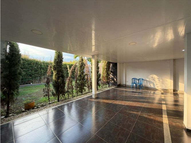Casa de 4 alcobas en venta en Alfaguara, Jamundí, 230 m² · foto 2 de 24