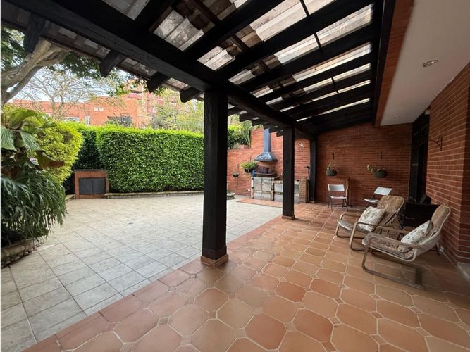 Casa de 4 alcobas en venta en Ciudad Jardin, Cali, 400 m² · foto 2 de 16