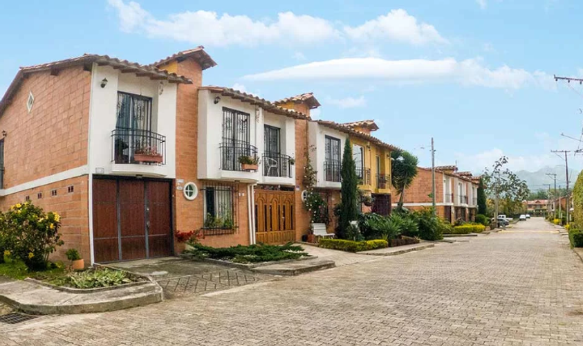 Casa de 3 alcobas en venta en La Ceja, 126 m² · foto 2 de 24