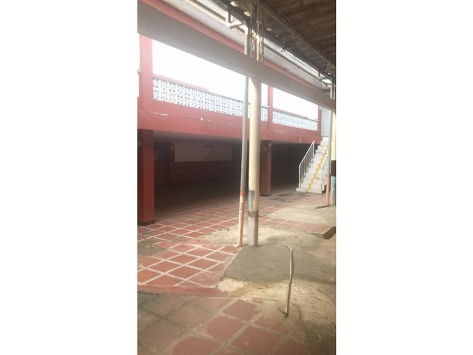Bodega en arriendo en Santa Elena, Cali, 1600 m² · foto 9 de 24