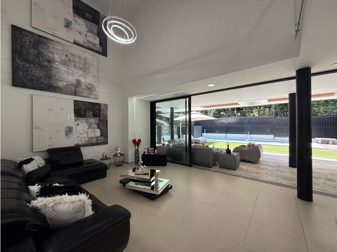 Casa de 3 alcobas en venta en Pance, Cali, 350 m² · foto 2 de 24