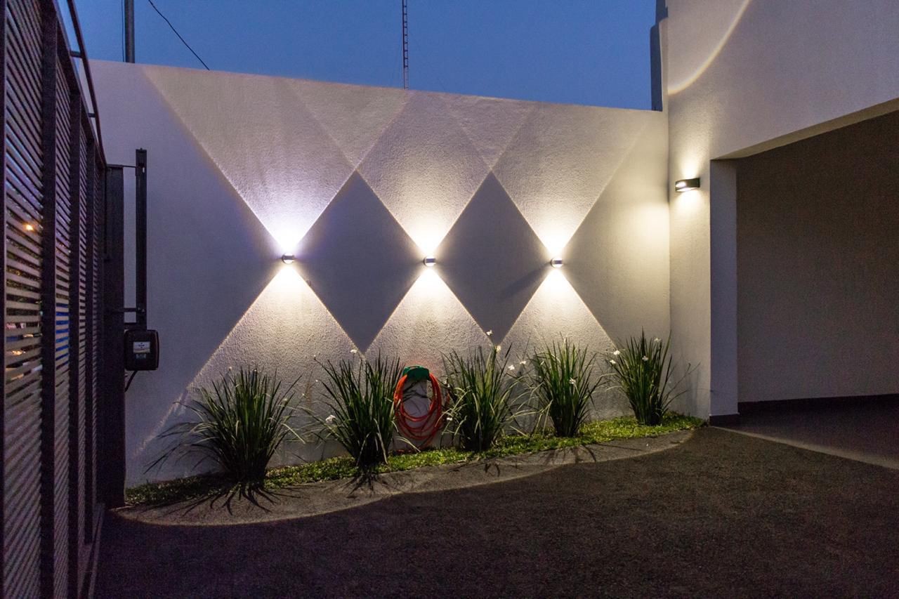 EXCLUSIVA CASA DE UNA PLANTA EN VENTA: VIVE EL LUJO Y LA COMODIDAD EN LA PRESTIGIOSA ZONA DE MBOCAYATY. — foto 2