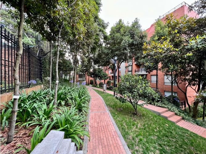 Apartamento de 3 alcobas en venta en Niza, Bogotá, 210 m² · foto 2 de 24
