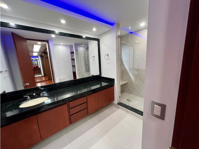 Apartamento de 3 alcobas en venta en Niza, Bogotá, 210 m² · foto 11 de 24