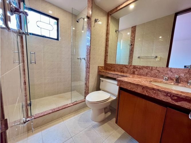 Apartamento de 3 alcobas en venta en Niza, Bogotá, 210 m² · foto 14 de 24