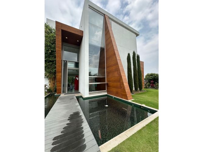 Casa de 5 alcobas en venta en Sector La Luisa Bella Suiza, Cali, 1000 m² · foto 1 de 20