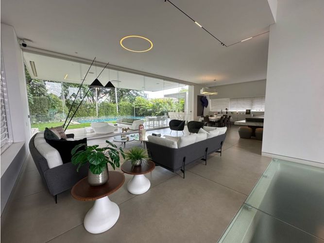 Casa de 5 alcobas en venta en Sector La Luisa Bella Suiza, Cali, 1000 m² · foto 3 de 20
