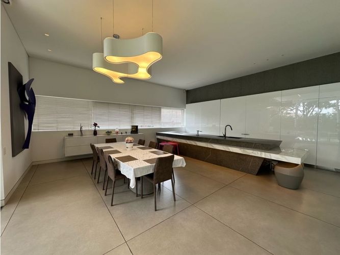 Casa de 5 alcobas en venta en Sector La Luisa Bella Suiza, Cali, 1000 m² · foto 4 de 20