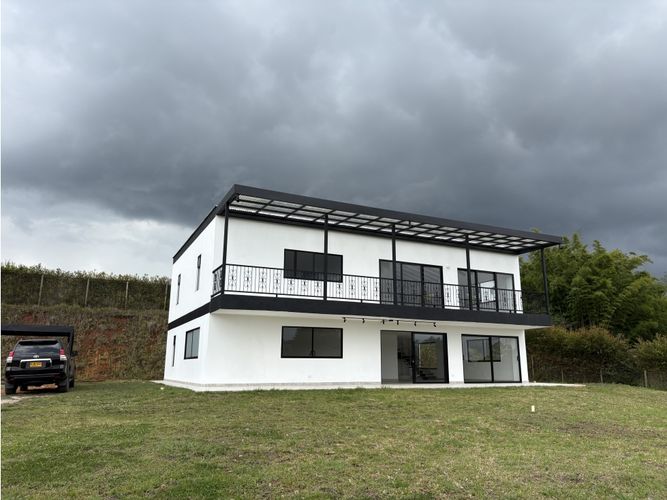 Finca en arriendo en El Carmen de Viboral, 400 m² · foto 2 de 24